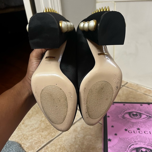 GUCCI Black Silk Satin Pearl Studded Luna Bow Accent
Pump Block Heels - Picture 8 of 12